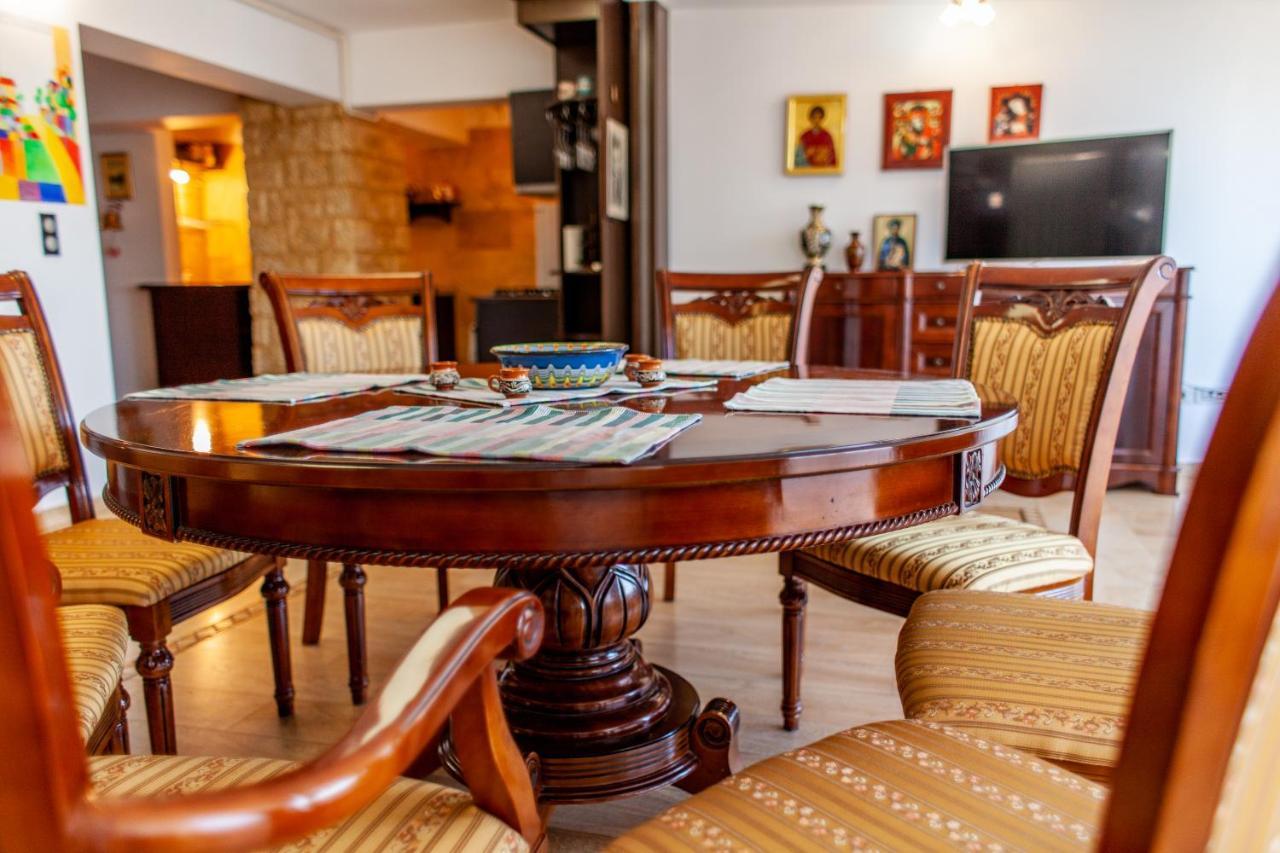 Spacious Apartment In City Centre Iasi Exterior foto